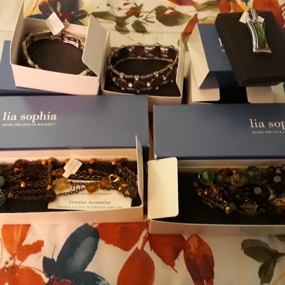 Lia Sophia Jewelry - Lot of 5 Lia Sophia pieces of jewelry